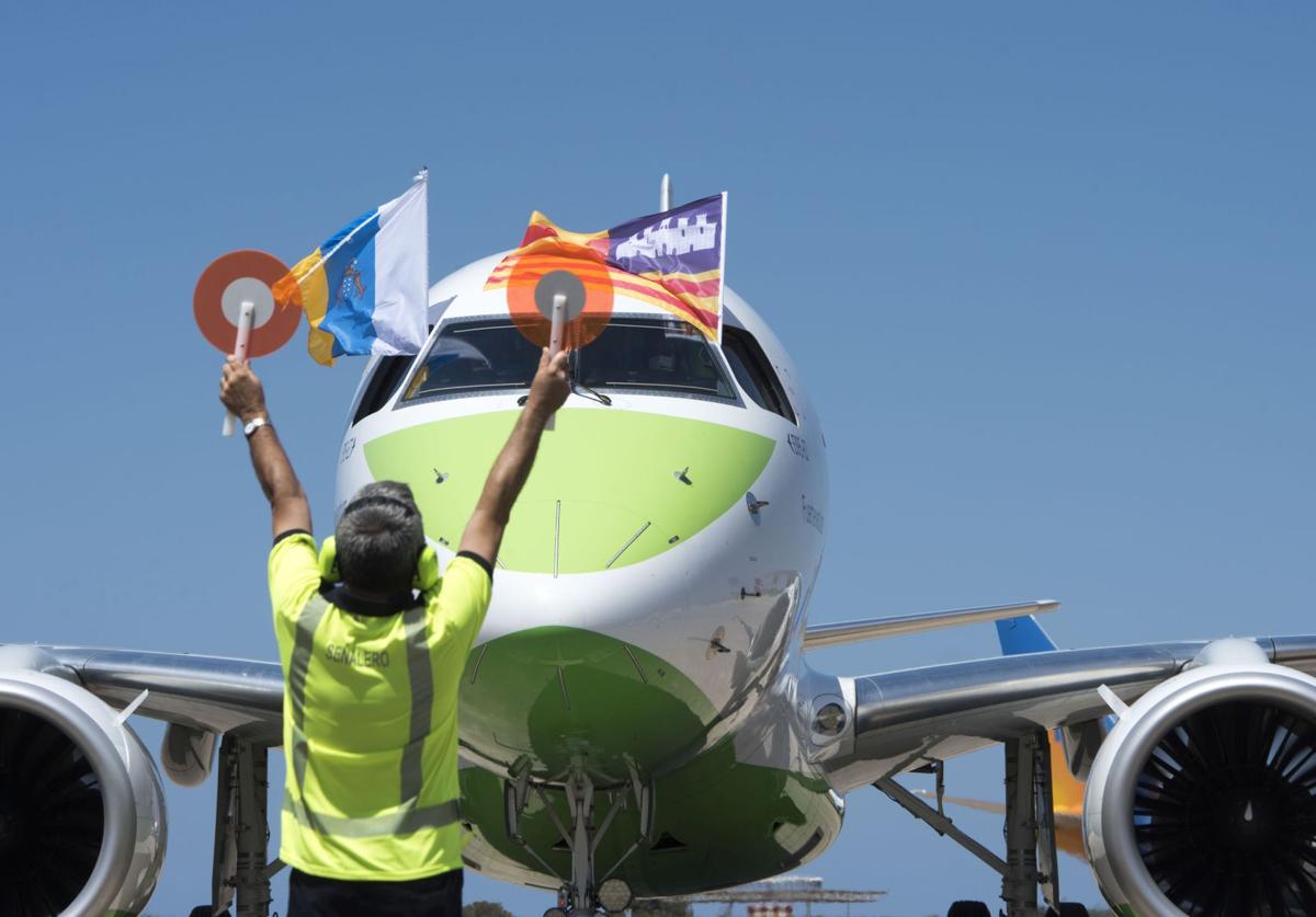 Binter vuelve a conectar Canarias con Menorca e Ibiza este verano