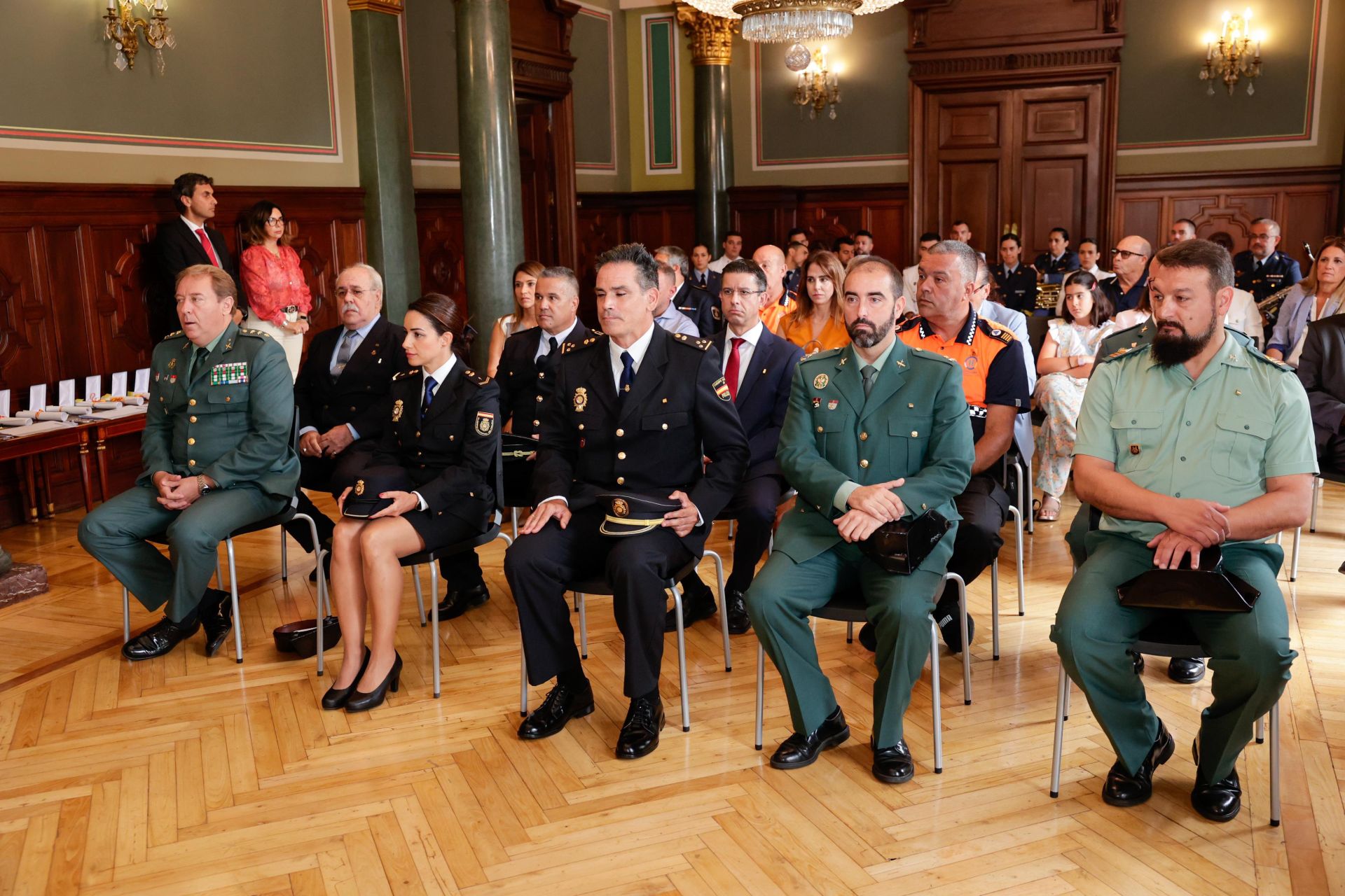 La entrega de medallas al mérito a Protección Civil, en imágenes