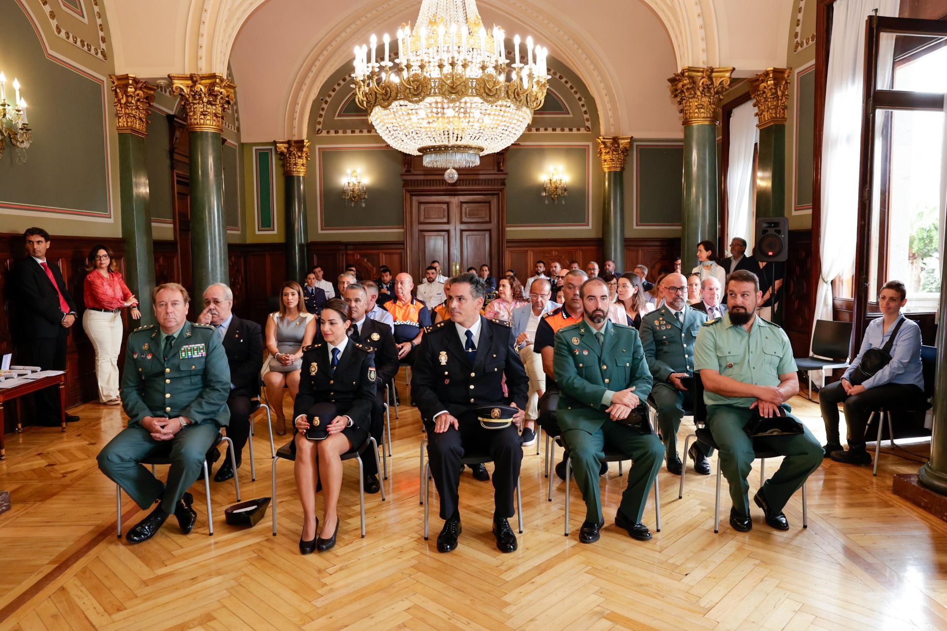 La entrega de medallas al mérito a Protección Civil, en imágenes