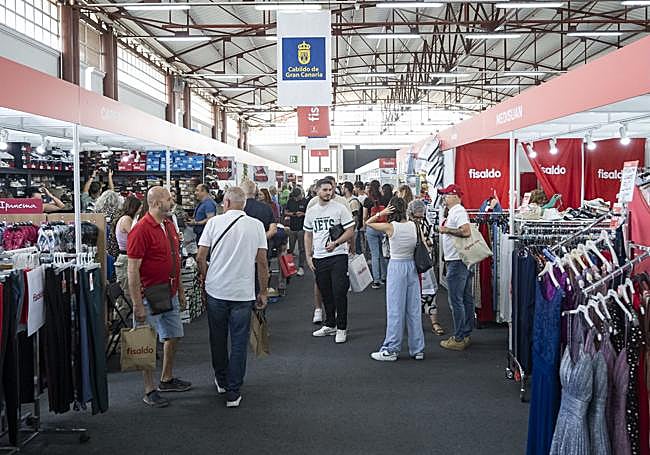 Público en el pabellón 7 durante la primera jornada de la feria.
