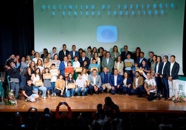 Premiados con los Distintivos de Excelencia correspondientes al curso 2023/2024.