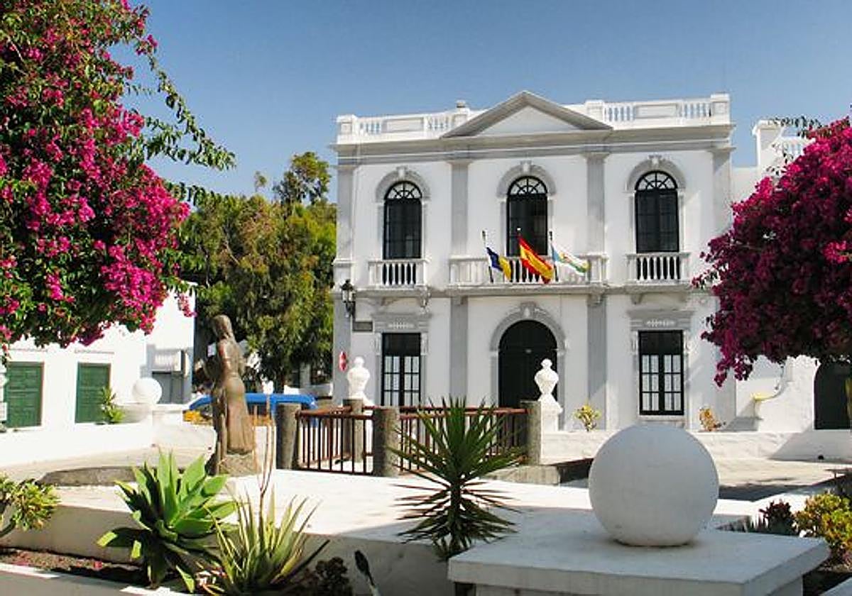 Fachada del Consistorio.