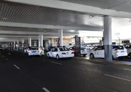 Imagen de archivo de la parada de taxis en el aeropuerto de Gran Canaria.