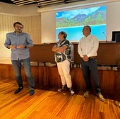 El acto contó con la presencia de Isabel Laucirica, presidenta de la AECC, y de Tomás Pérez, director insular del área de Salud de Fuerteventura.