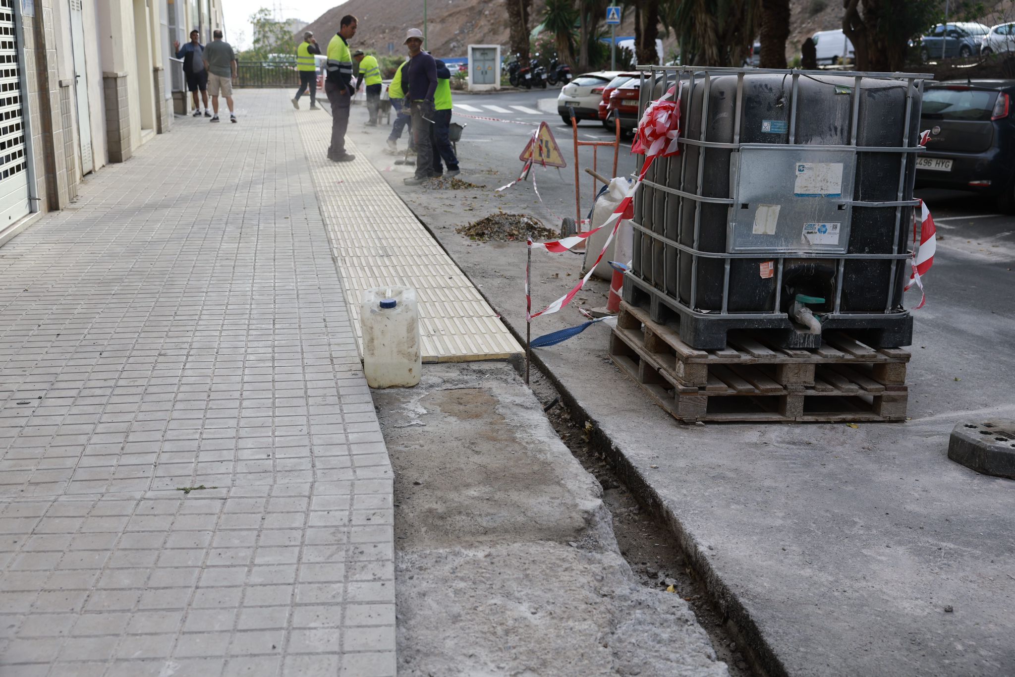 Paralizan las obras en Reina Mercedes