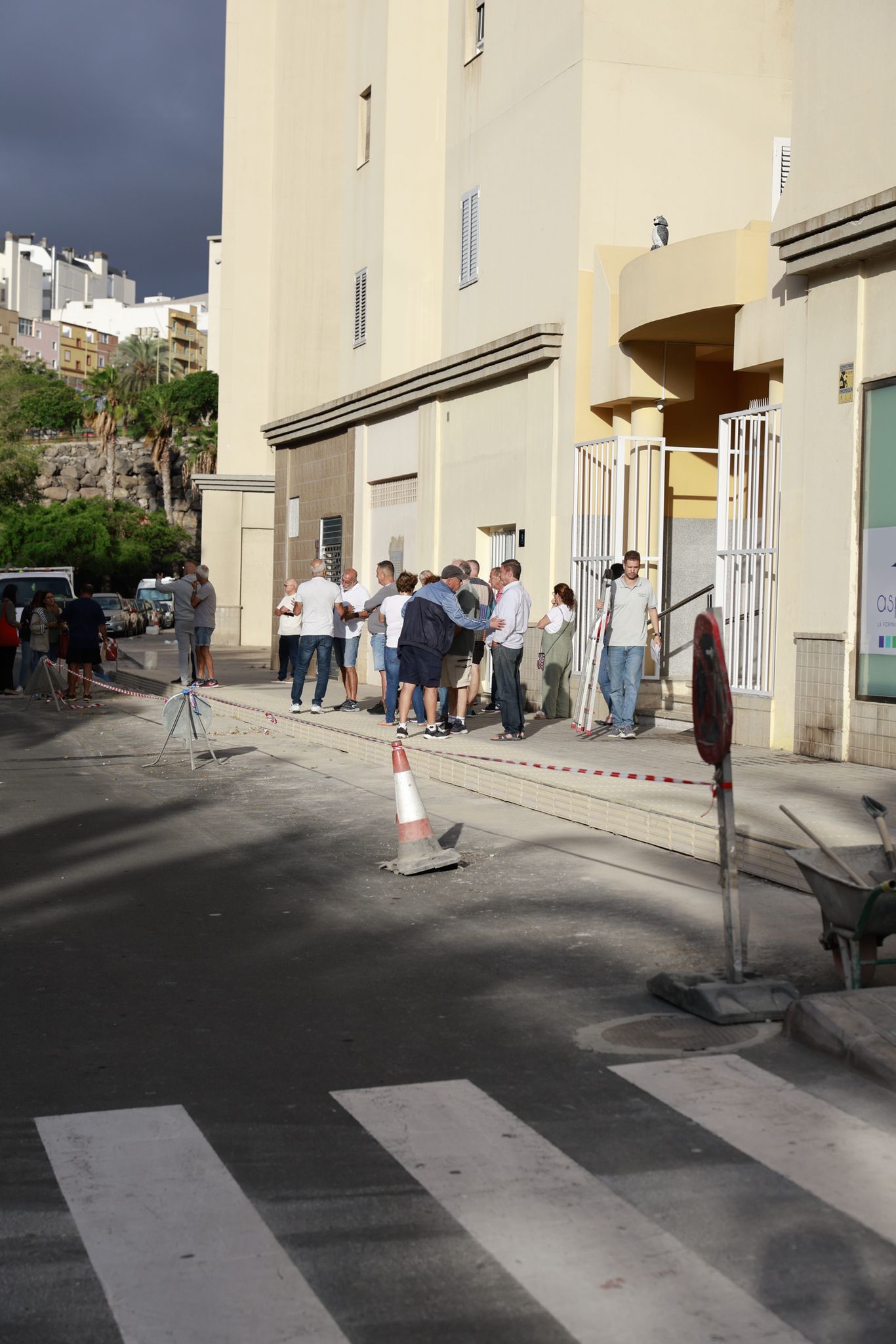 Paralizan las obras en Reina Mercedes
