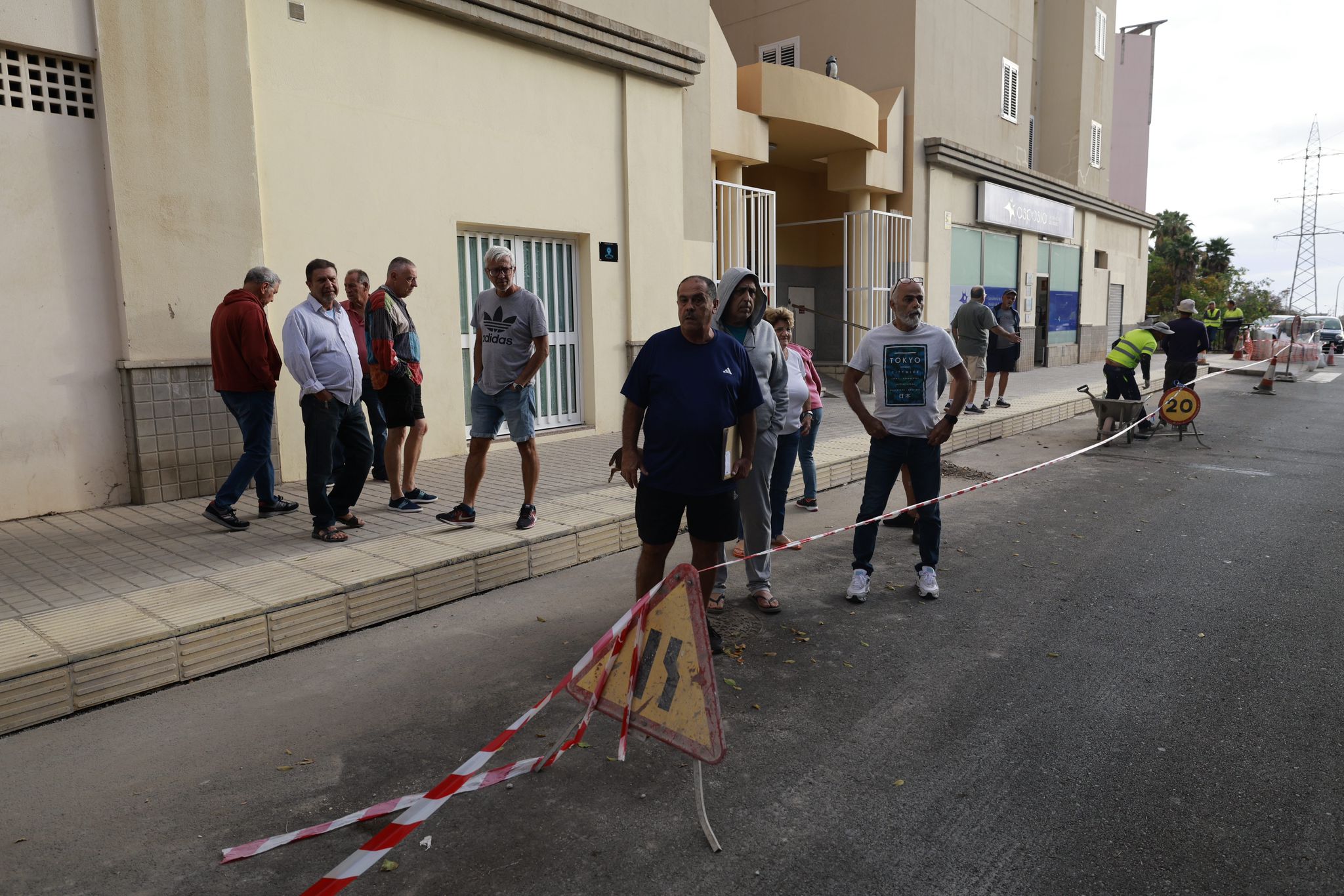 Paralizan las obras en Reina Mercedes