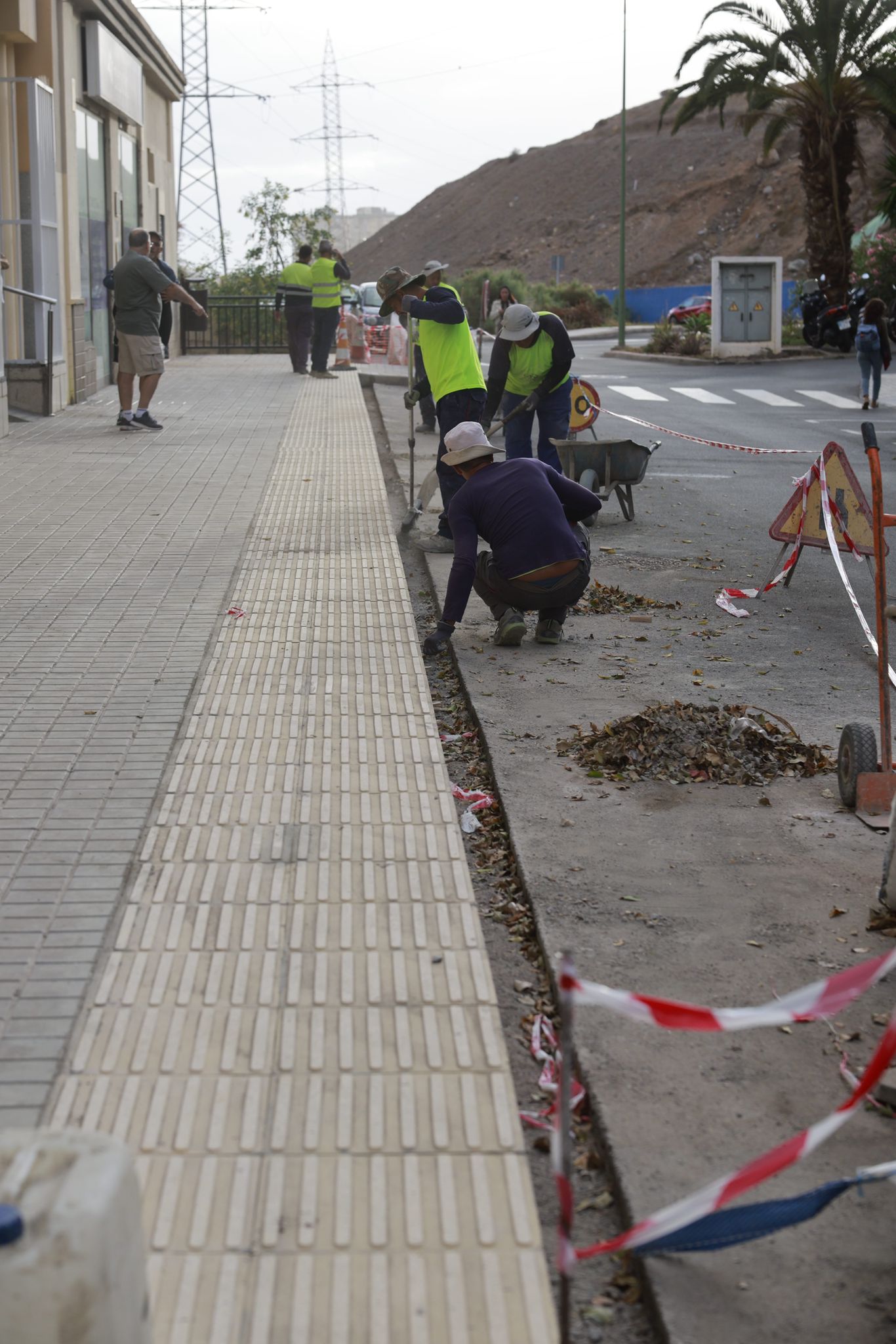 Paralizan las obras en Reina Mercedes