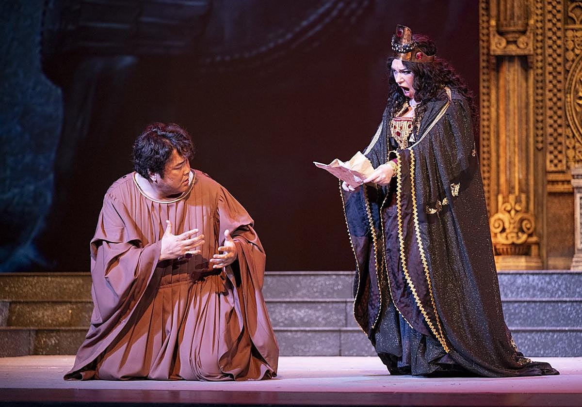 Ariunbaatar Ganbaatar y Ekaterina Semenchuk, durante el ensayo general.