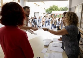 Solo el 56,25% de los docentes inscritos acude a la OPE el primer fin de semana