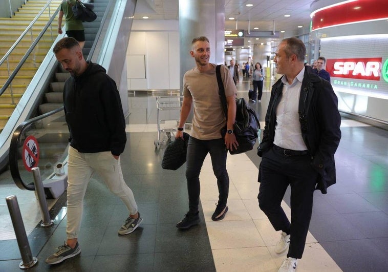 Cillessen fue recibido por Deivid Rodríguez y Luis Helguera.