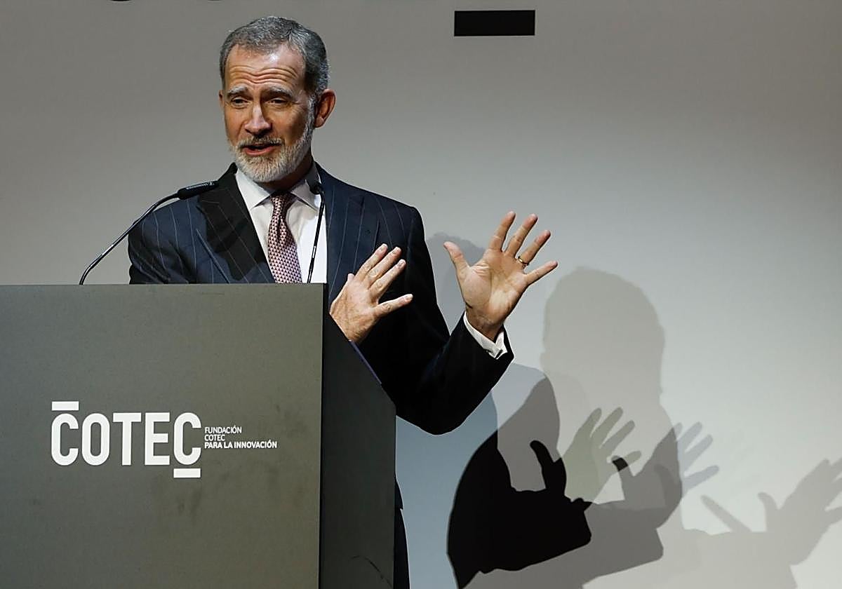 El rey Felipe VI pronuncia un discurso durante la gala de Cotec en la que se presenta el Anuario 2024 de esta fundación dedicada a la innovación.
