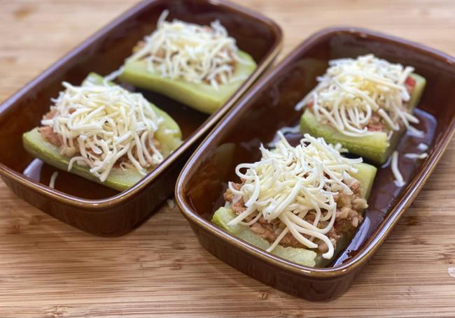 Cubrimos con queso rallado