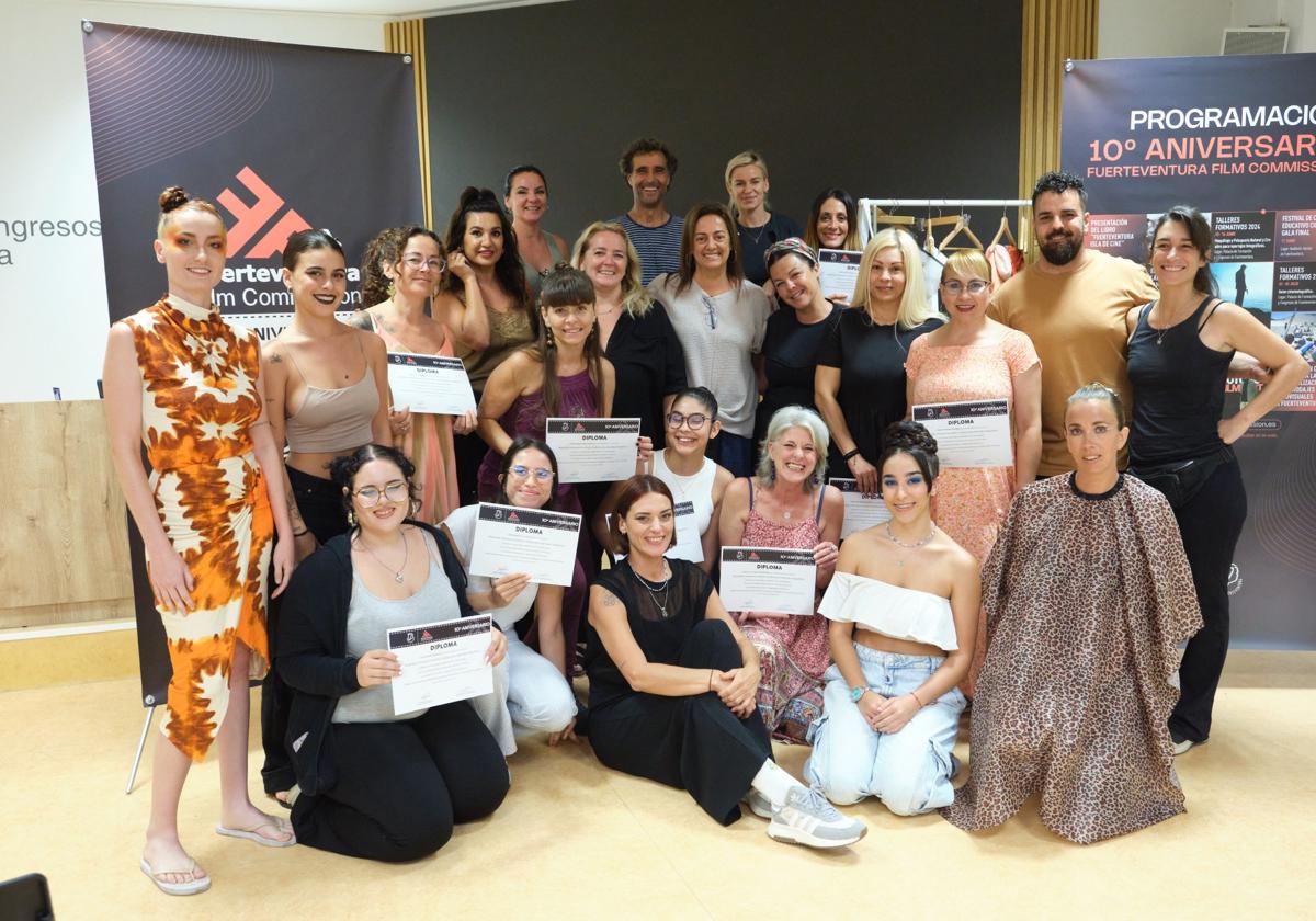 La consejera de la Fuerteventura Film Commission, Nereida Calero, acudió a la entrega de diplomas del taller de maquillaje.