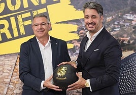 Hernández -izquierda- y Gutiérrez presentaron el acuerdo este miércoles.