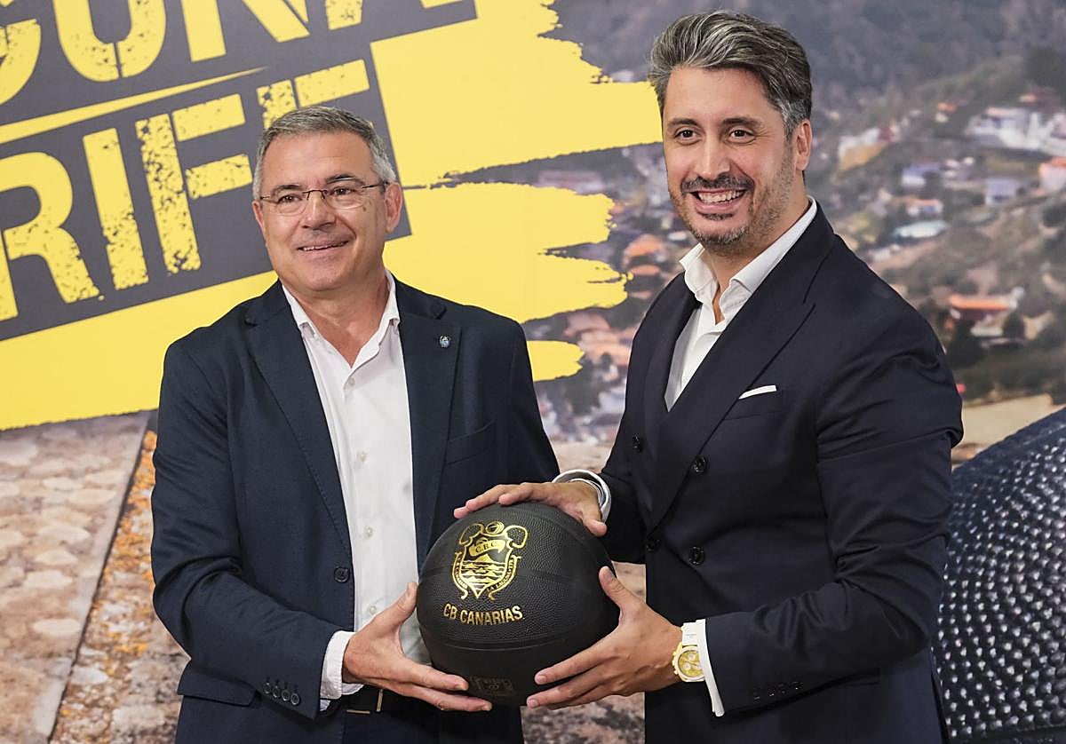 Hernández -izquierda- y Gutiérrez presentaron el acuerdo este miércoles.