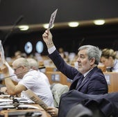 Clavijo alerta en Bruselas de un crecimiento «sin precedentes» de la Ruta Canaria