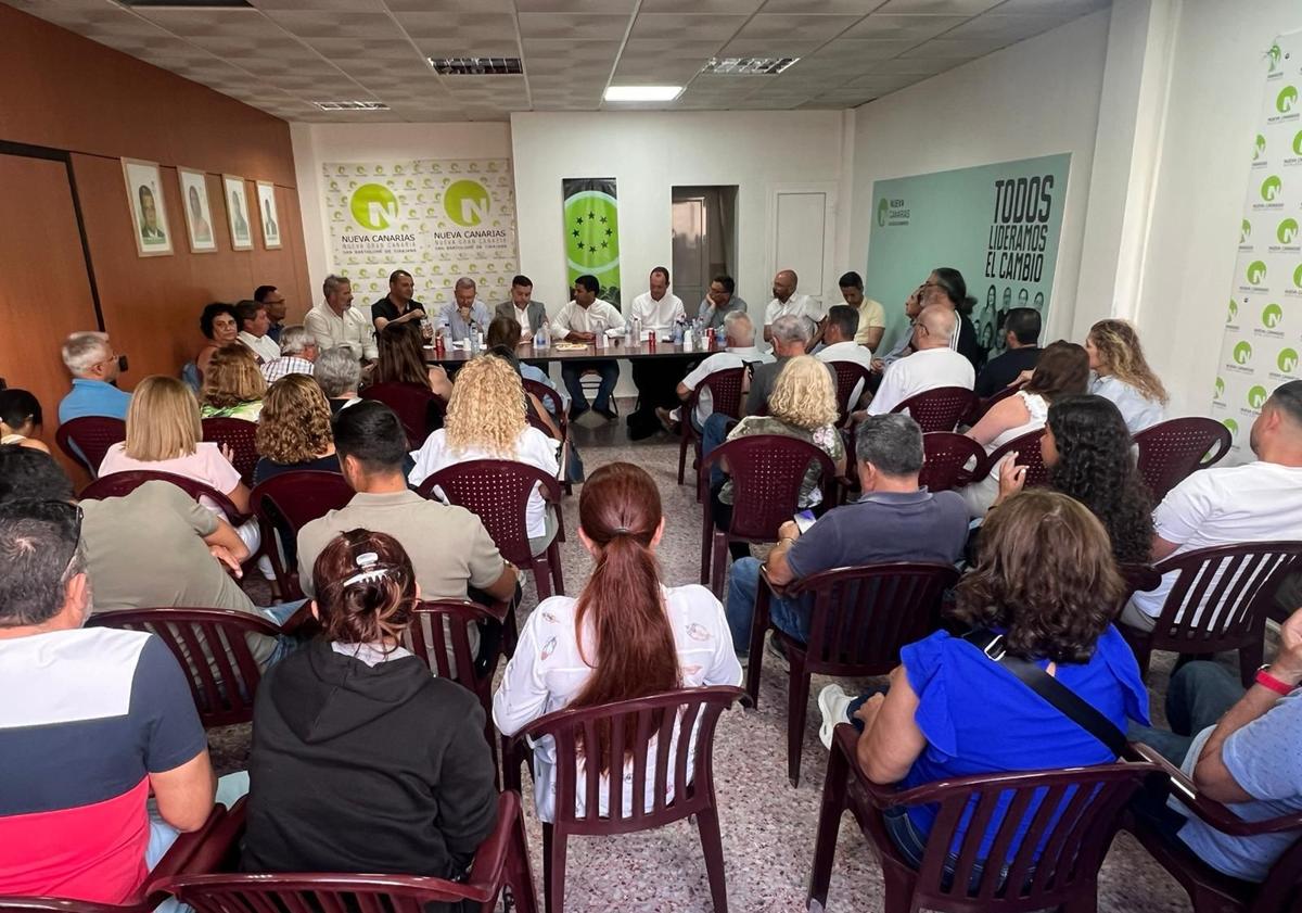 Imagen principal - Diferentes momentos del encuentro.