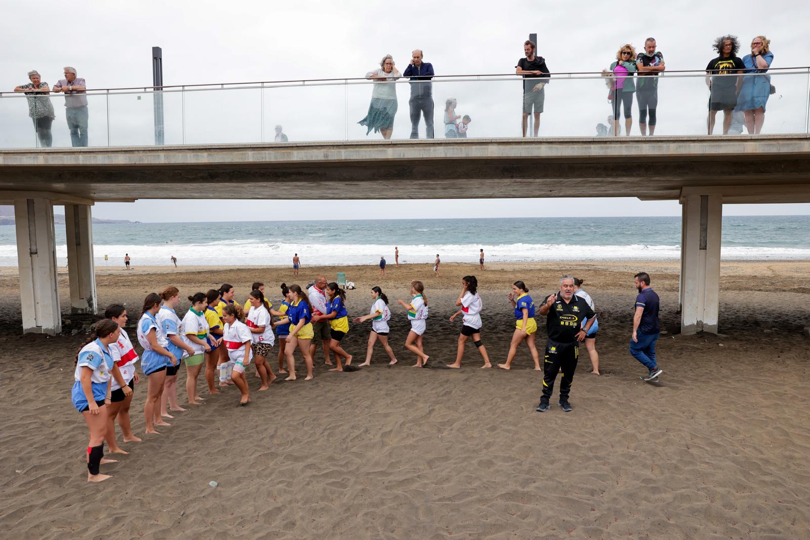 La lucha canaria se exhibe en Las Canteras