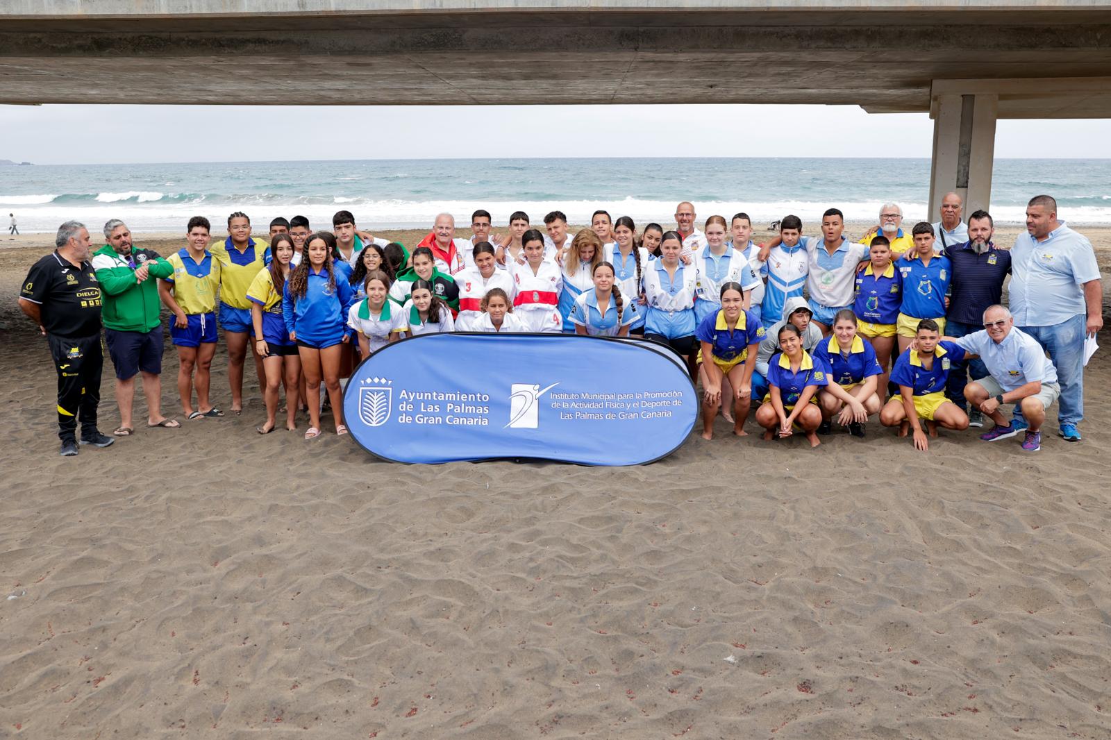 La lucha canaria se exhibe en Las Canteras