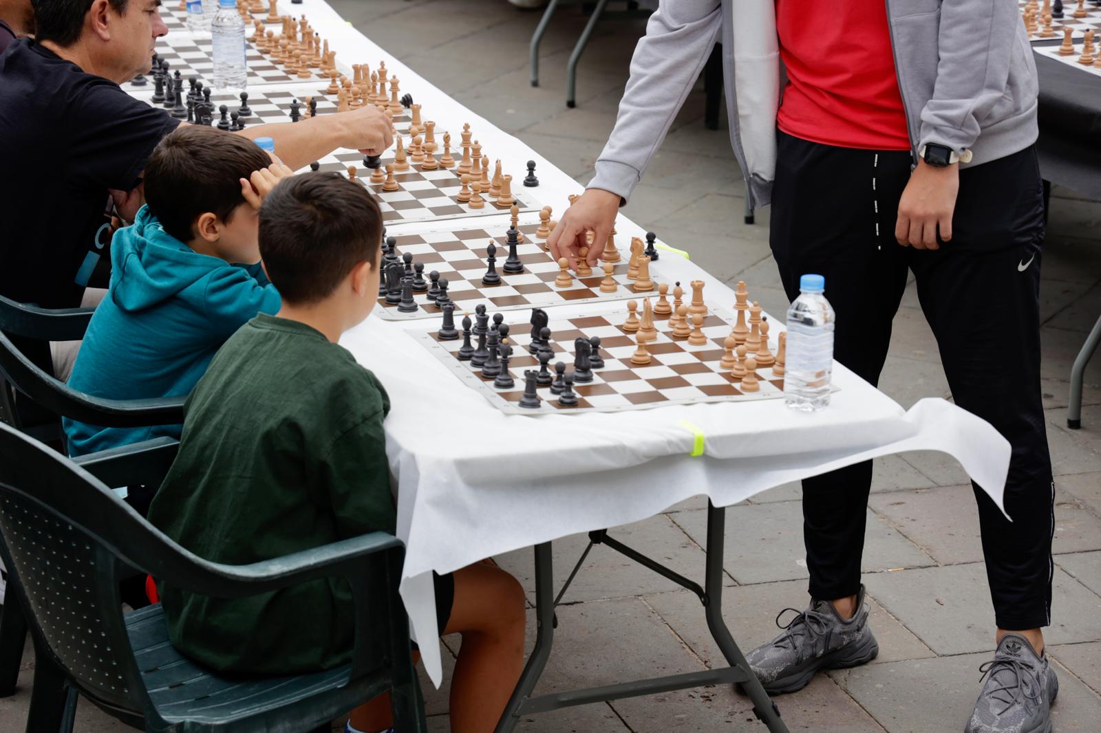 La ciudad recupera la simultánea de ajedrez