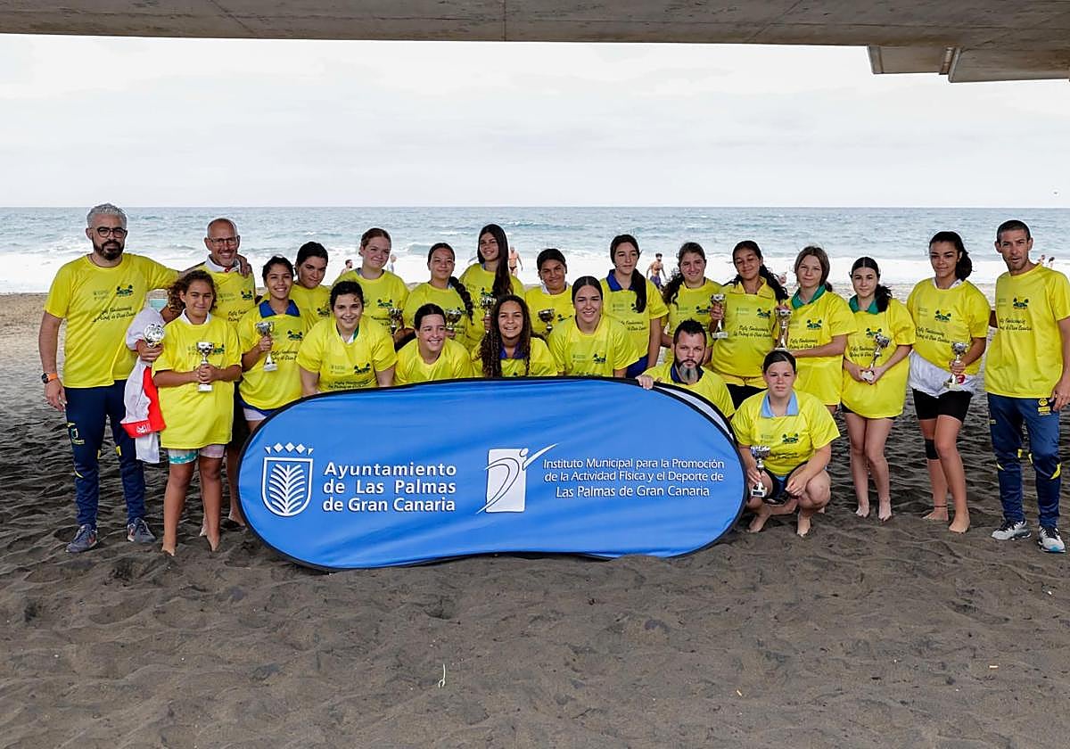 La lucha canaria se exhibe en Las Canteras