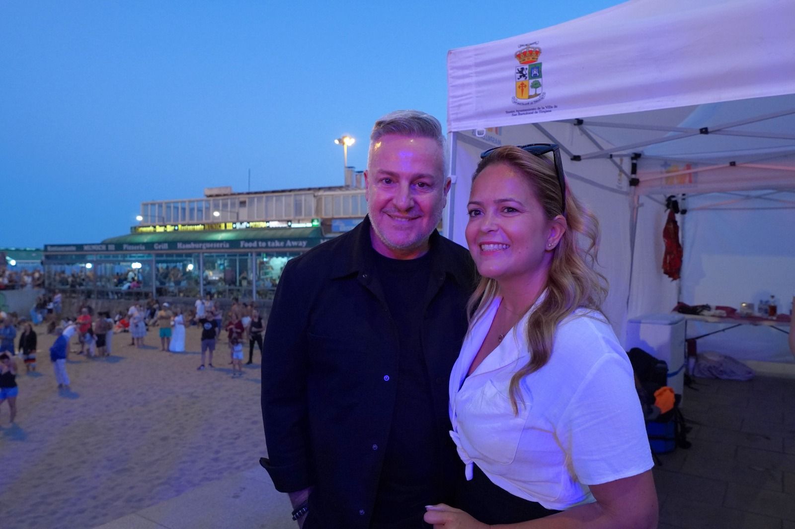 Música, buen ambiente y fuegos artificiales por San Juan en Playa del lnglés