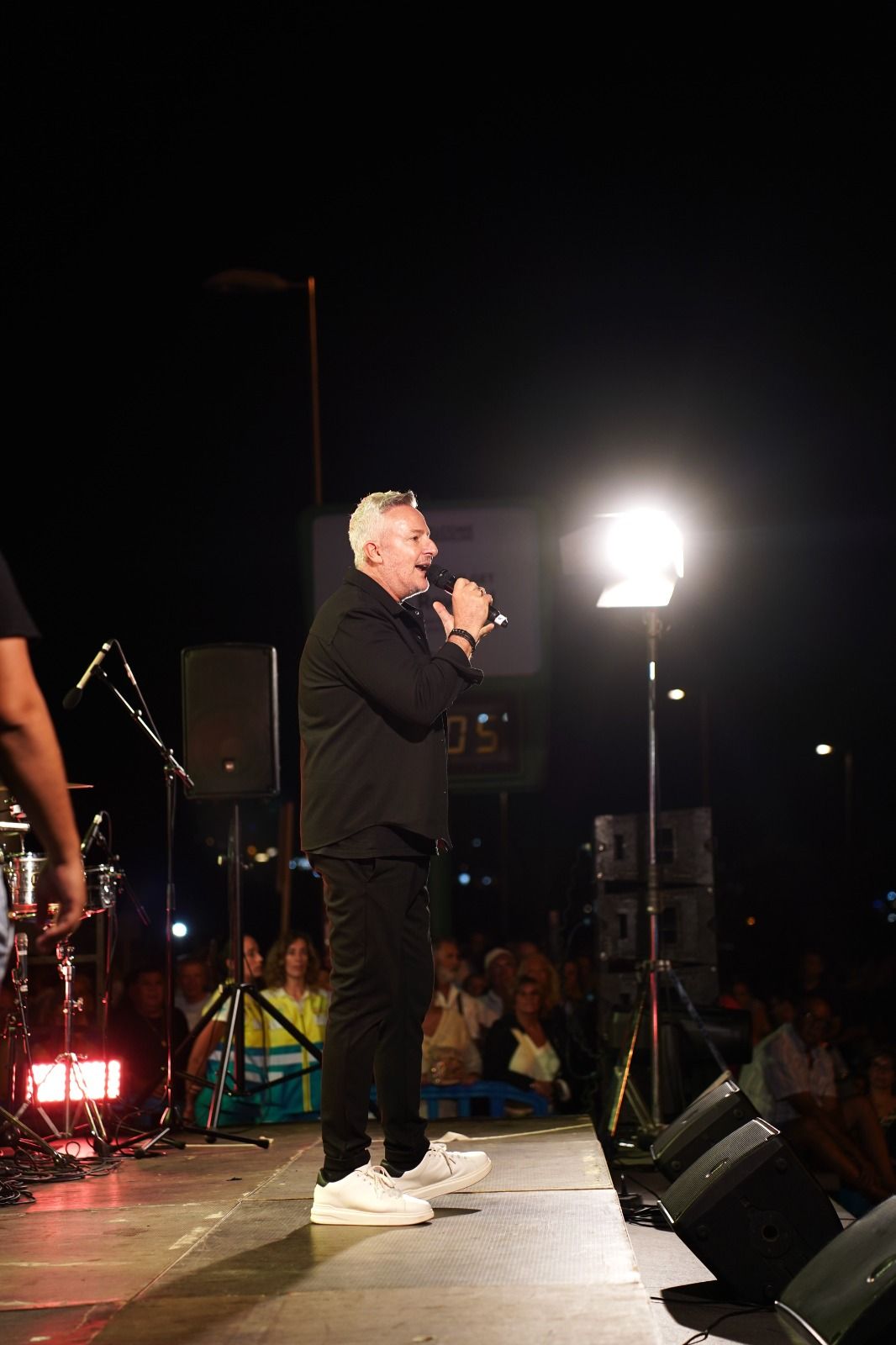 Música, buen ambiente y fuegos artificiales por San Juan en Playa del lnglés