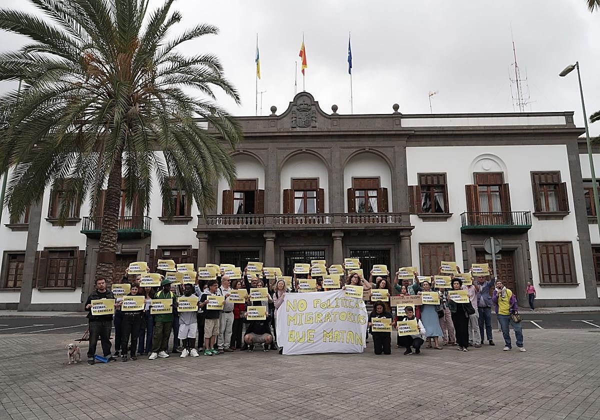 Manifestación contra la xenofobia en la Plaza de la Feria, en imágenes