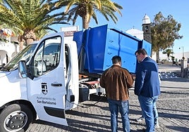 Vehículo estrenado en enero para recoger basura en San Bartolomé.