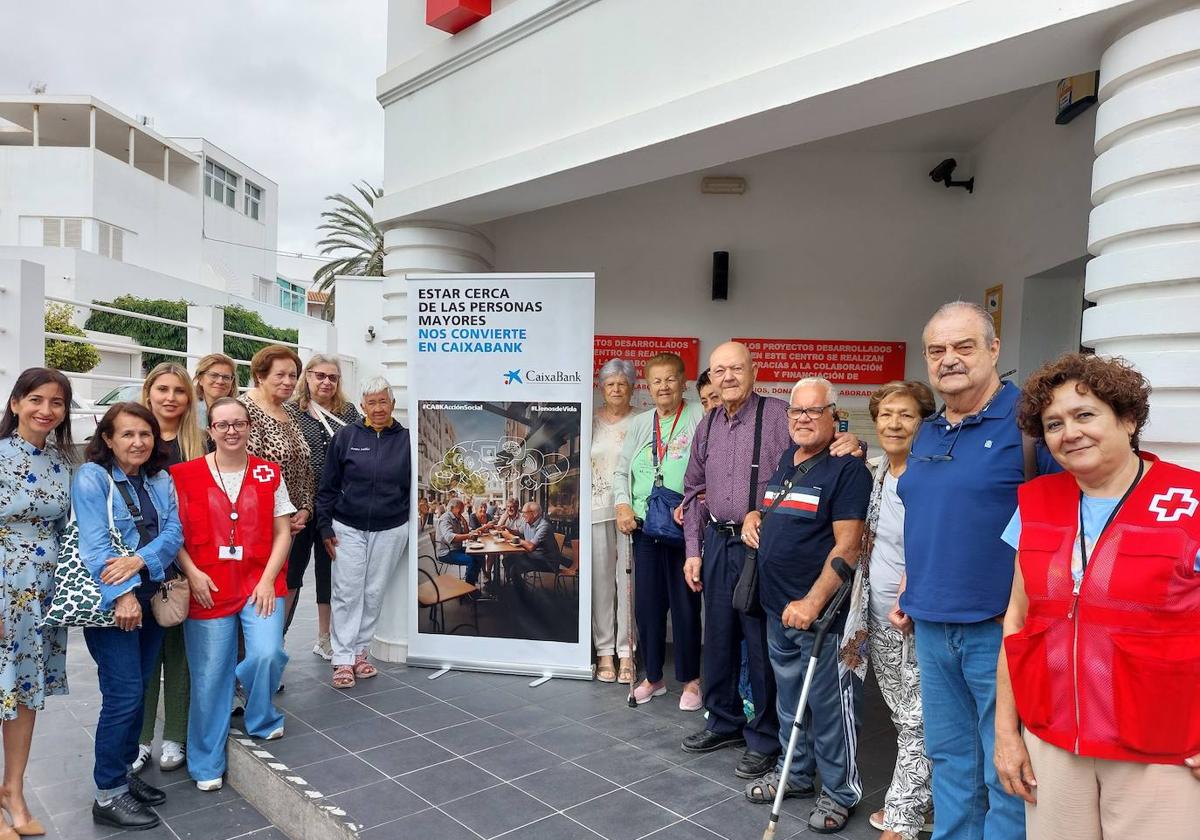Más de 330 mayores de las Islas se benefician del programa 'Llenos de Vida' impulsado por CaixaBank
