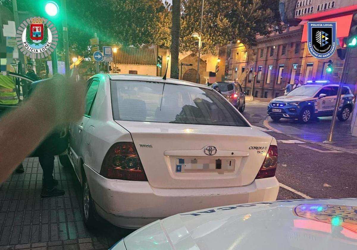 Imagen del coche que fue robado e interceptado en Triana.