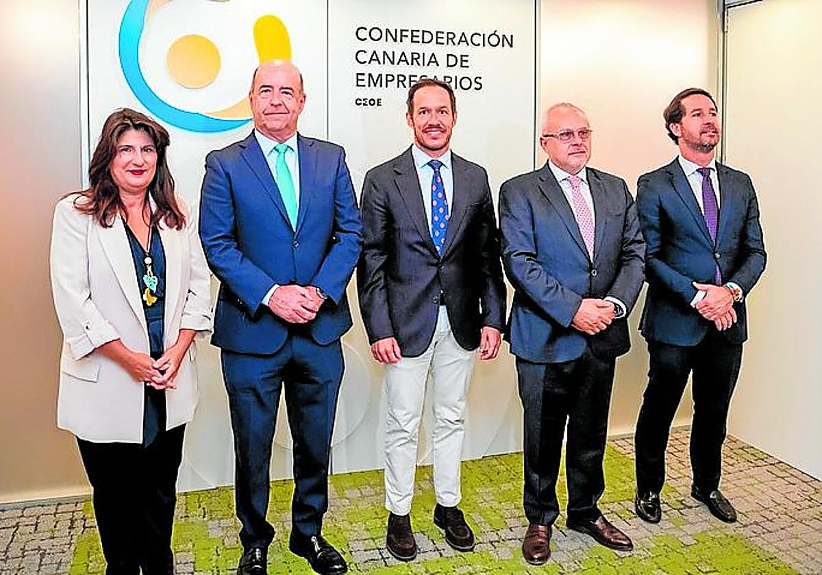 Imagen del encuentro de la CEE con Mariano H. Zapata -centro-.