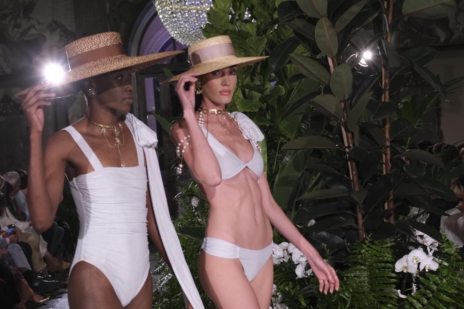La segunda jornada de la pasarela &#039;Colección Bridal, Gran Canaria Moda Cálida&#039;, en imágenes