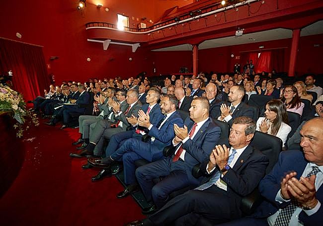 El Teatro Hespérides de Santa María de Guía acogió el acto conmemorativo.