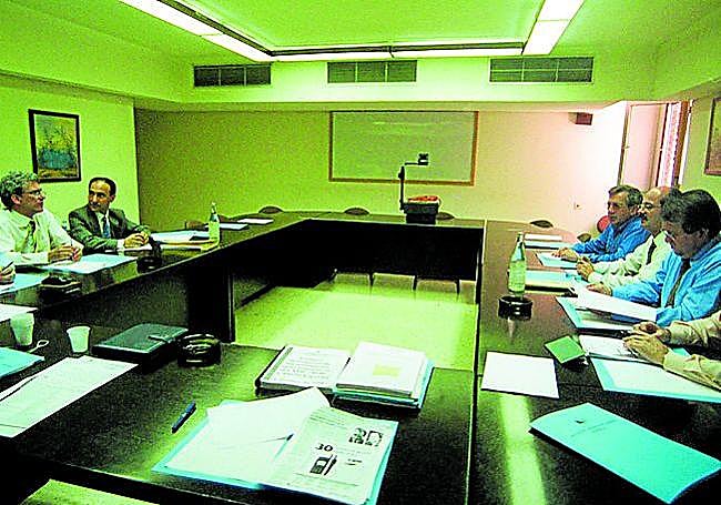 Reunión de la ejecutiva provincial bajo el mandato de Antonio Rivero.