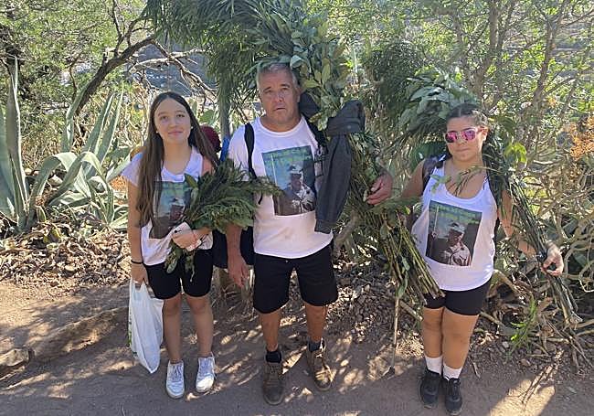 Nicolás Cubas y sus sobrinas María Elena y Sara, que mantienen vivo el legado de El Cuca.