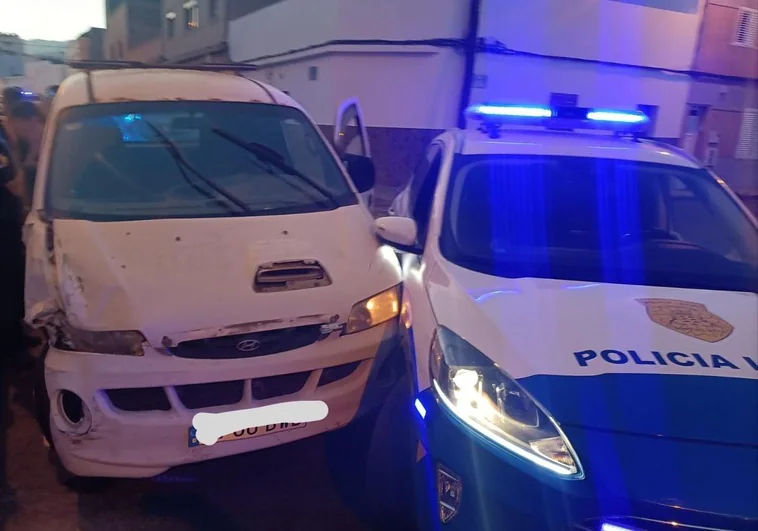 Imagen del vehículo que que se echó a la fuga desde Telde y que acabó en Sardina del Sur ya detenido.