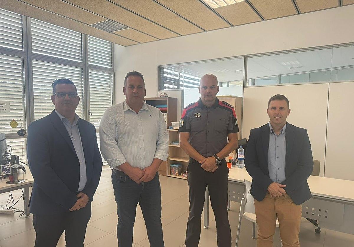 El alcalde Alejandro Jorge, concejales y responsables de la Policía Canaria.