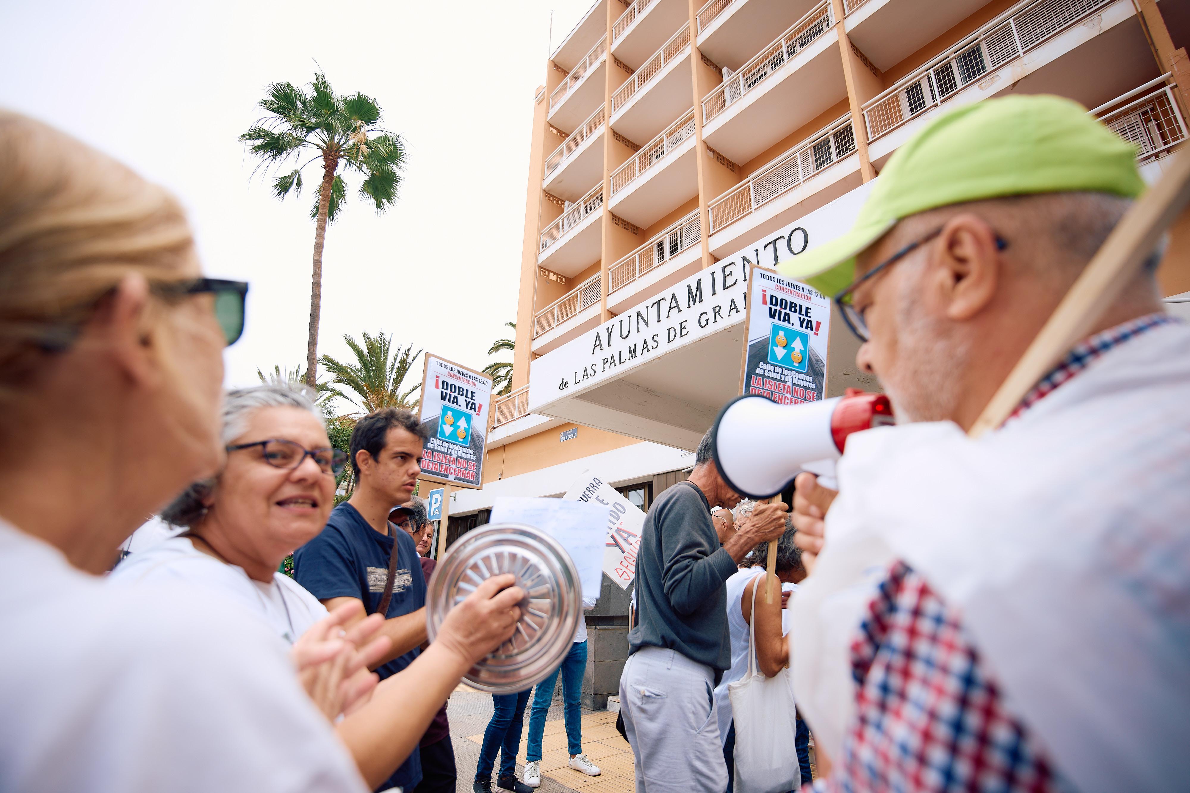 La protesta por la doble vía en la calle Doctor José Guerra, en imágenes