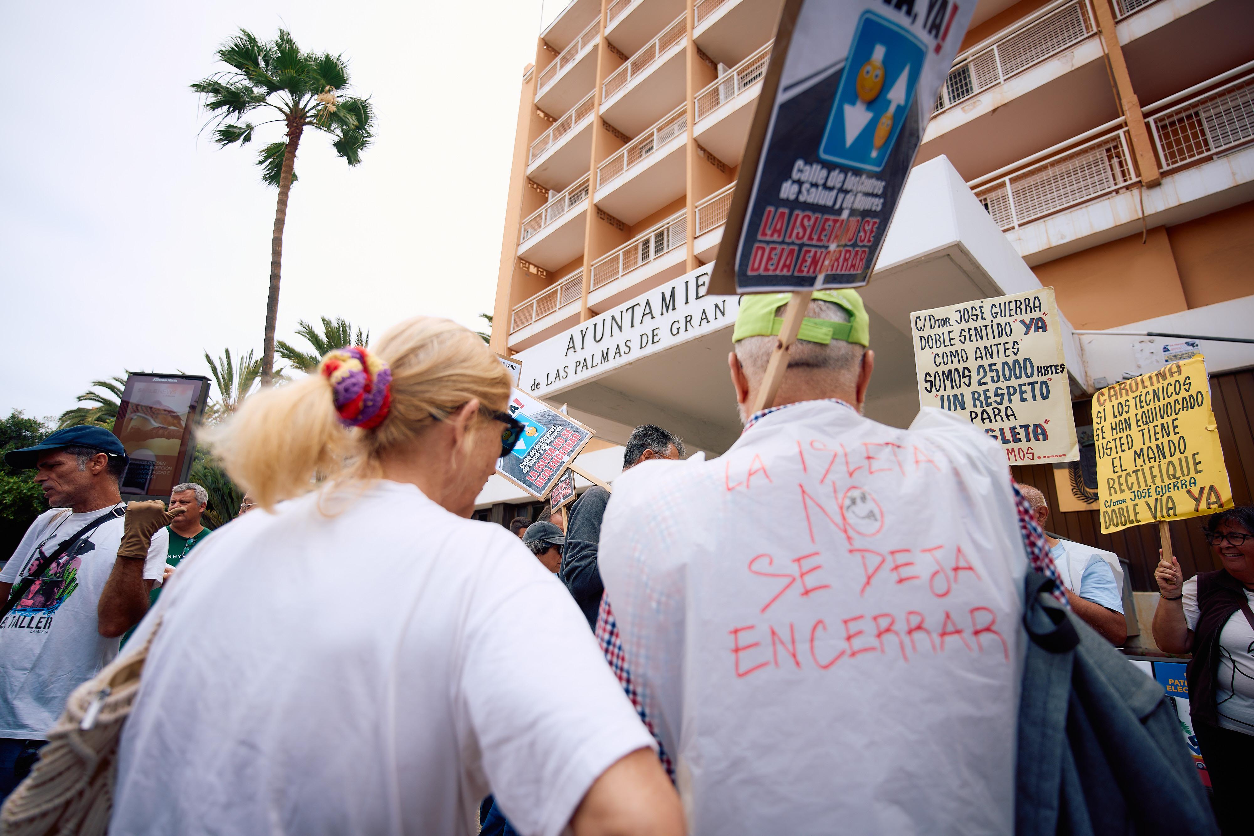 La protesta por la doble vía en la calle Doctor José Guerra, en imágenes