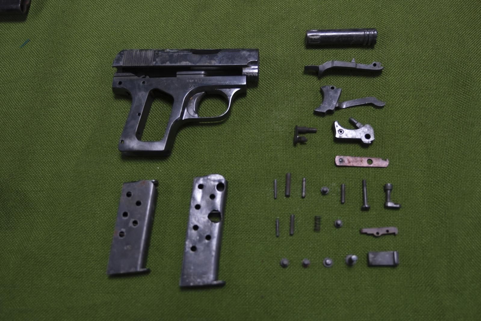 Imágenes del mayor taller ilegal de armas de fuego en Las Palmas