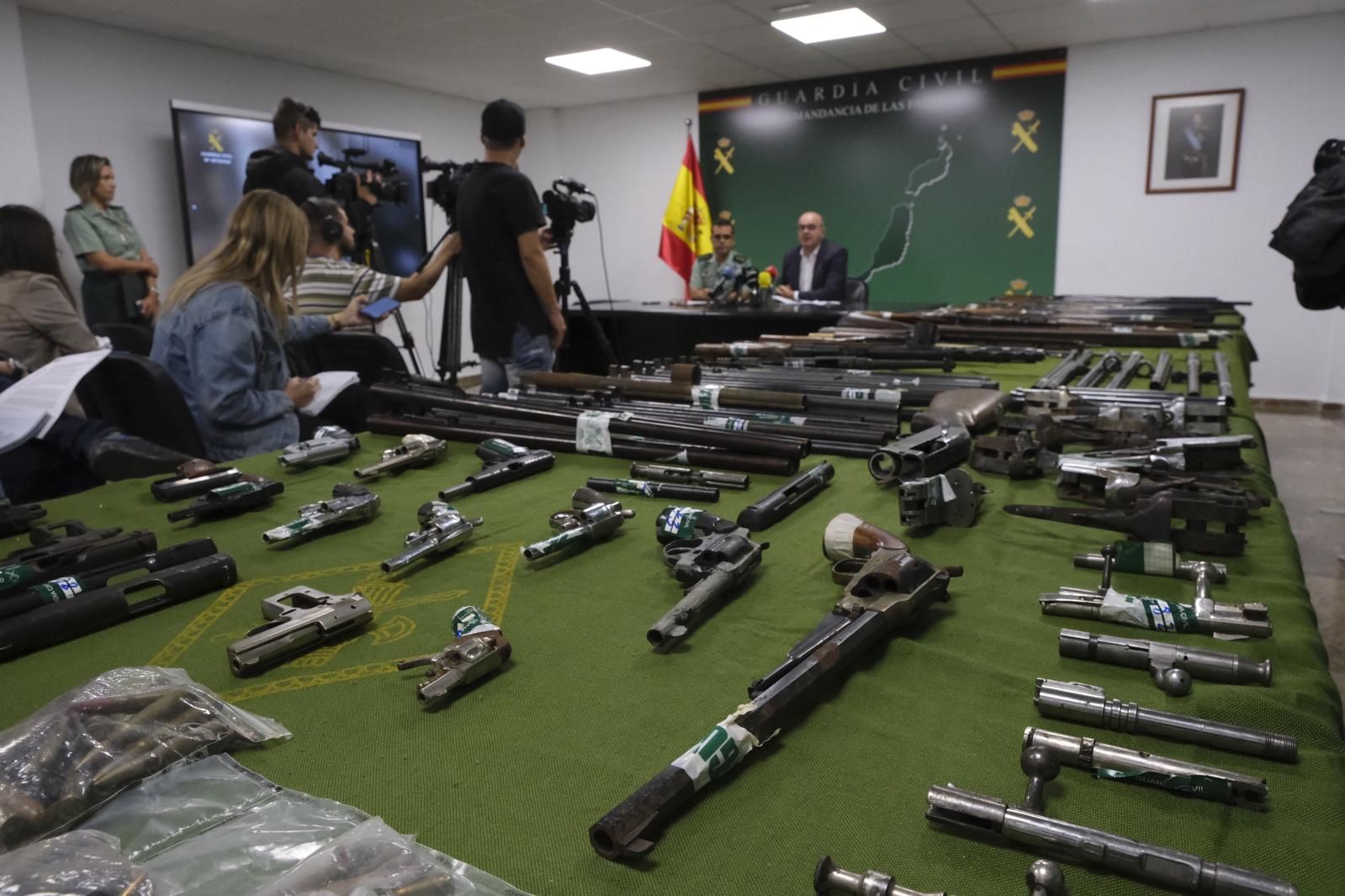 Imágenes del mayor taller ilegal de armas de fuego en Las Palmas