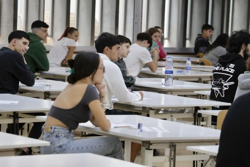 Alumnado realizando la selectividad en la ULPGC.