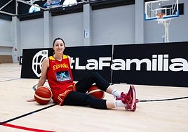 Leonor Rodríguez posa tras un entrenamiento con España.