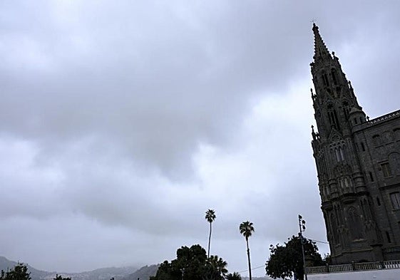 Cielos nubosos en Arucas, Gran Canaria.