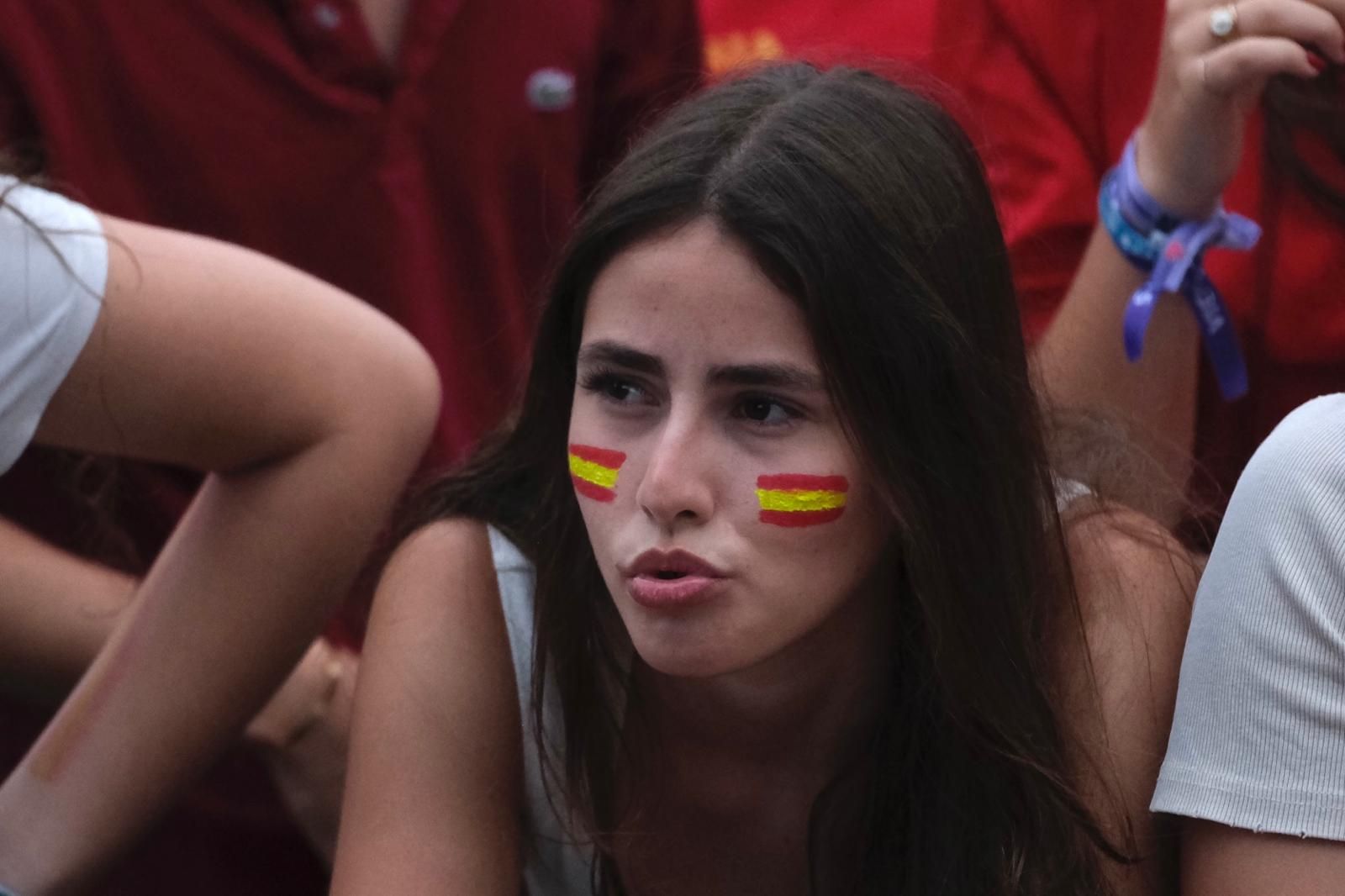 La Plaza de la Música se tiñe de rojo para ver la Eurocopa