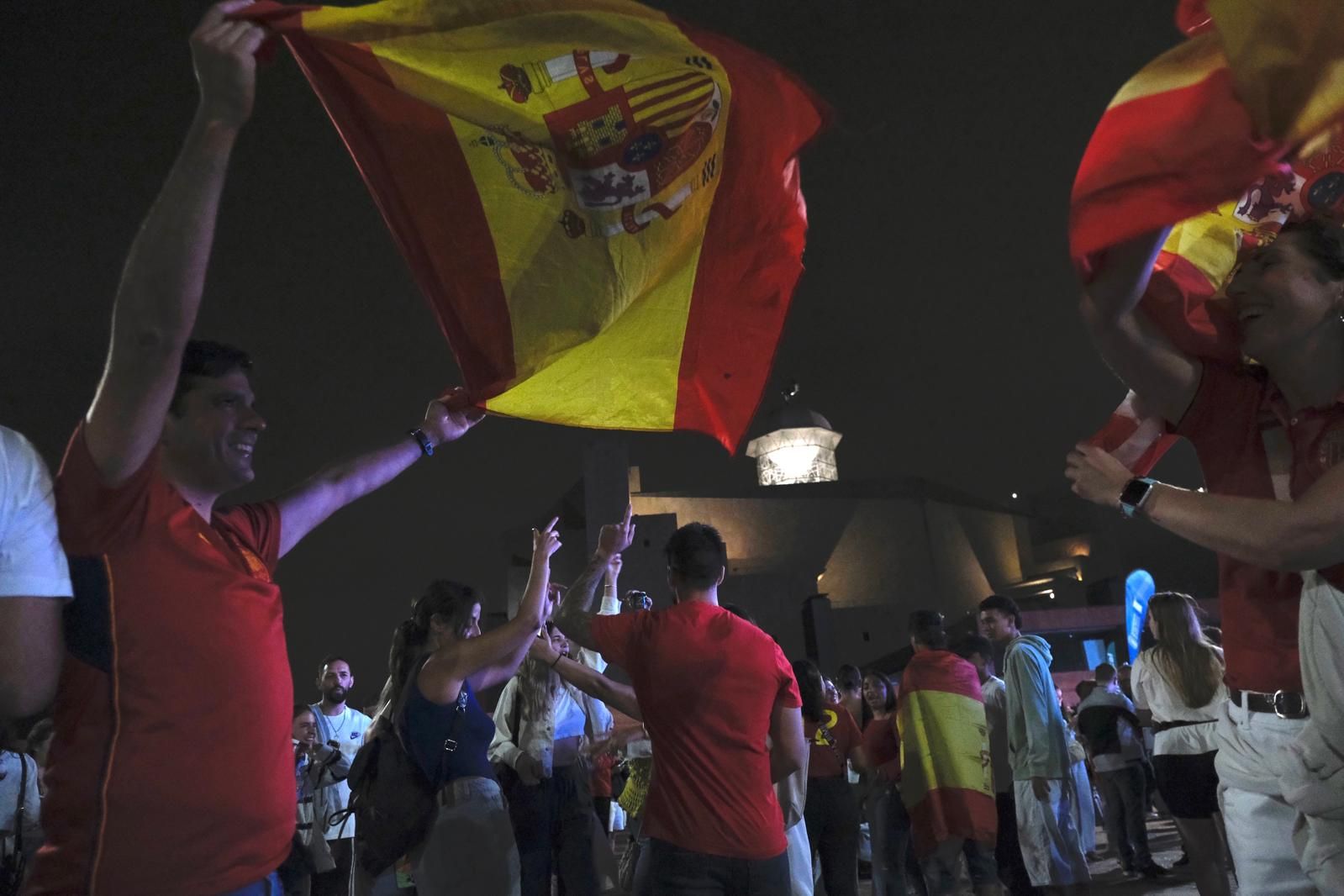 La Plaza de la Música se tiñe de rojo para ver la Eurocopa