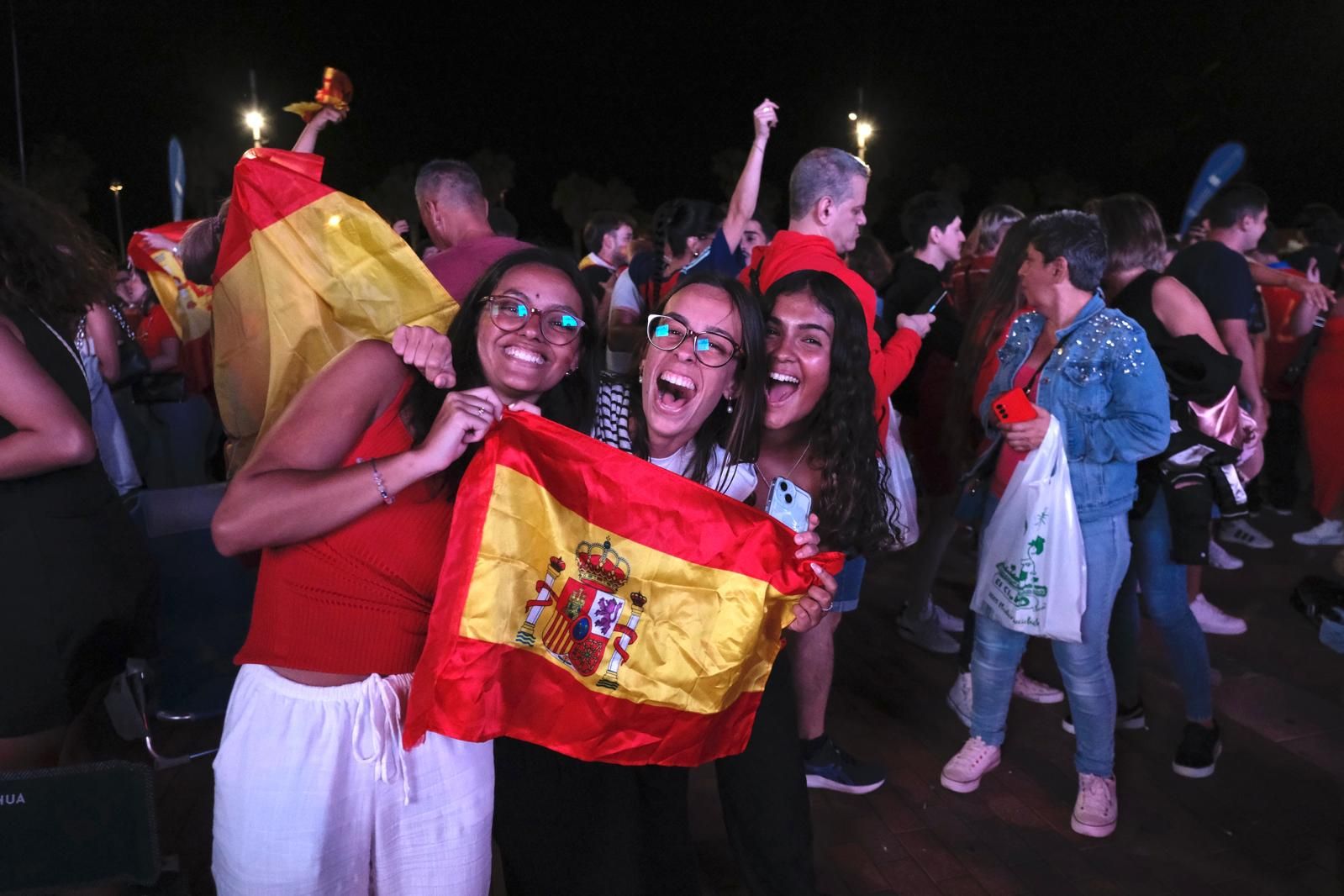 La Plaza de la Música se tiñe de rojo para ver la Eurocopa