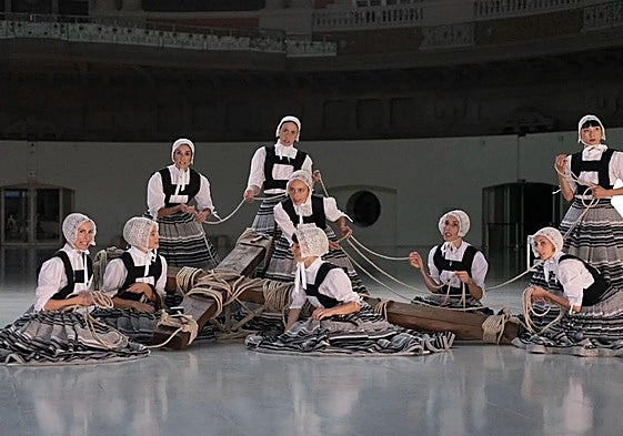 El cuerpo de baile de 'Sonoma', de la compañía La Veronal de Marcos Morau.